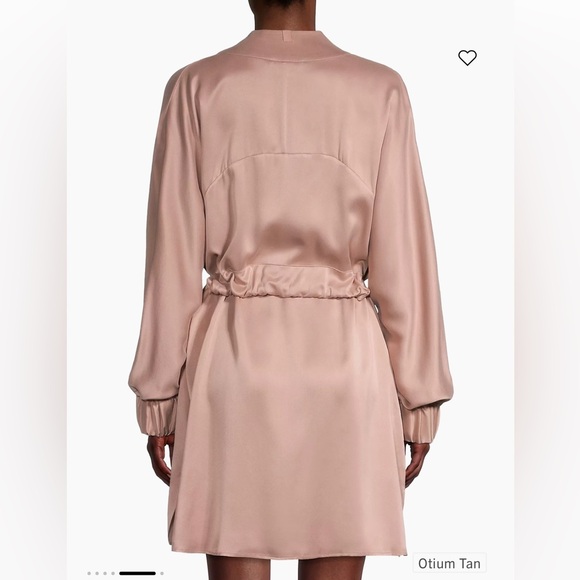 Lunya Short Washable Silk Robe (sold out color) - Picture 4 of 12